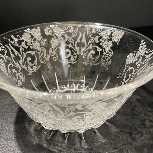 Vintage Etched Glass Bowl, Mayonnaise Bowl, Grapes/Leaf, Florentine Pattern - Picture 3 of 8